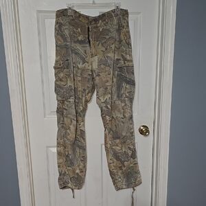 Cabela's Brown and Green Cargo Pants for Outdoor Adventures